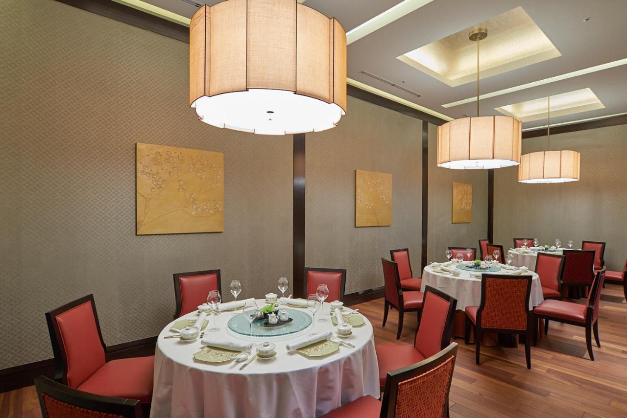 The Okura Tokyo Hotel Luaran gambar The interior of the restaurant