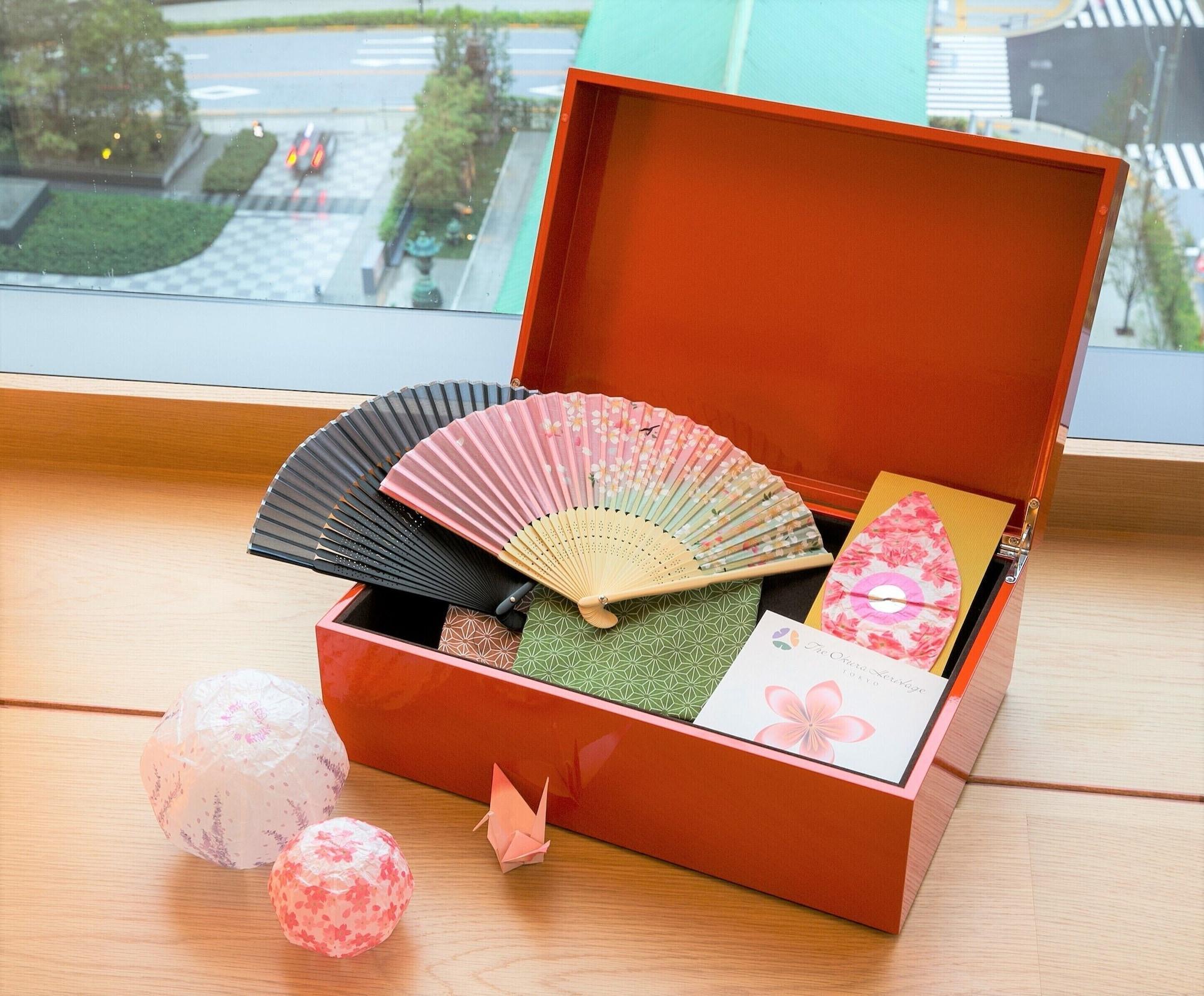 The Okura Tokyo Hotel Luaran gambar A set of traditional Japanese gifts